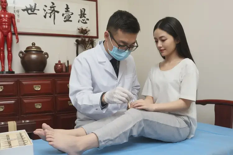 女性小腿有湿疹可以治好吗(图2)