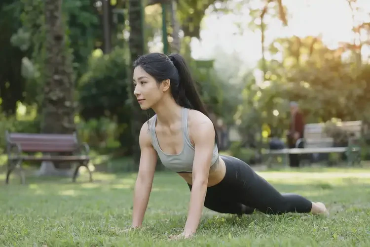 女生身上偶尔长湿疹可以治好吗(图1)