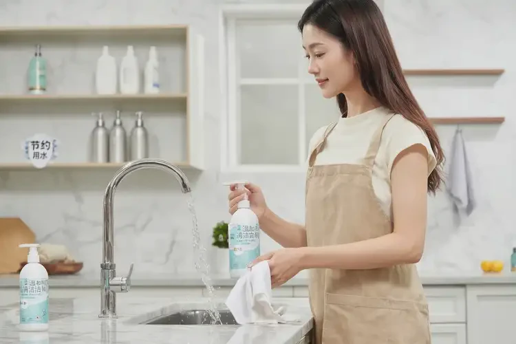 女性手上容易起湿疹可以治好吗(图2)