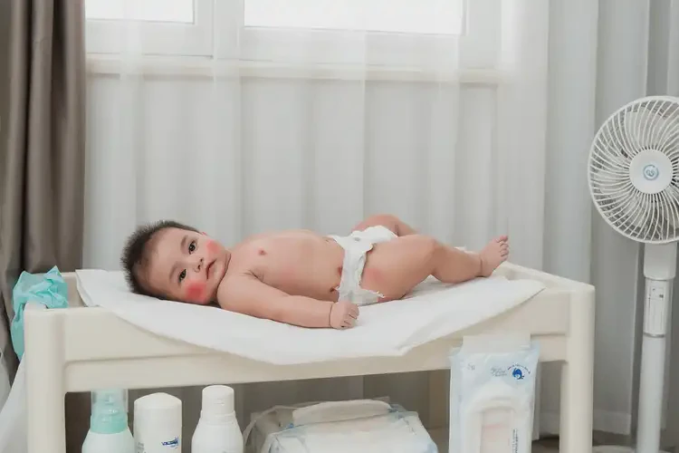 婴幼儿屁股偶尔长湿疹不管它会自己好吗(图1)