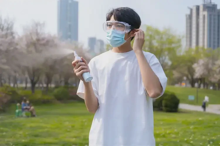 大学生脖子上偶尔起湿疹可以治好吗(图1)