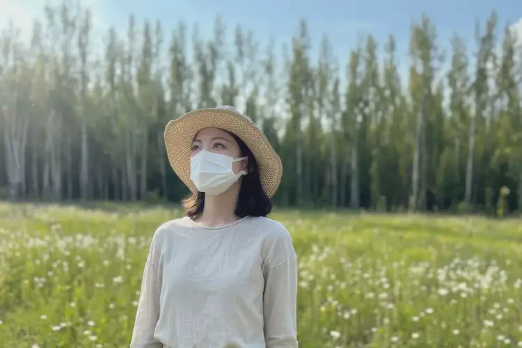 女性脖子上长湿疹可以治好吗(图1)