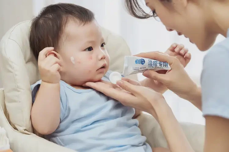 婴幼儿面部容易起湿疹可以治好吗(图3)