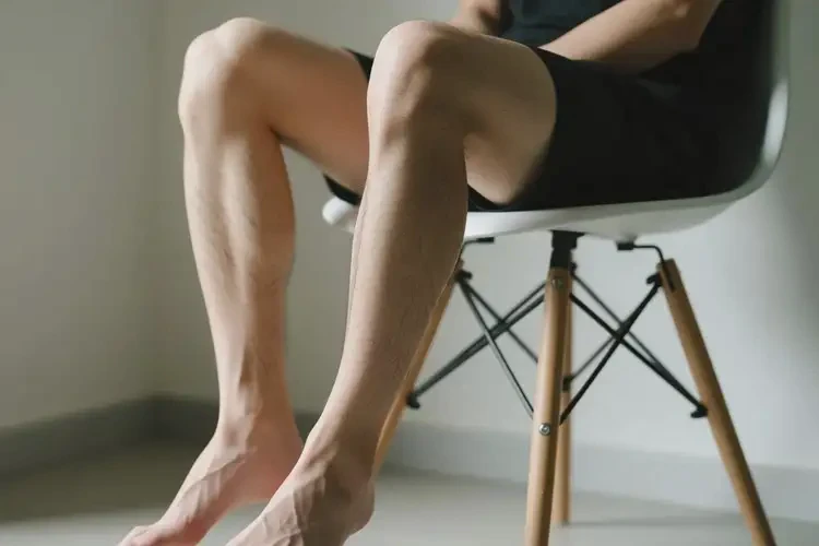 男性小腿上偶尔长湿疹可以治好吗(图1)