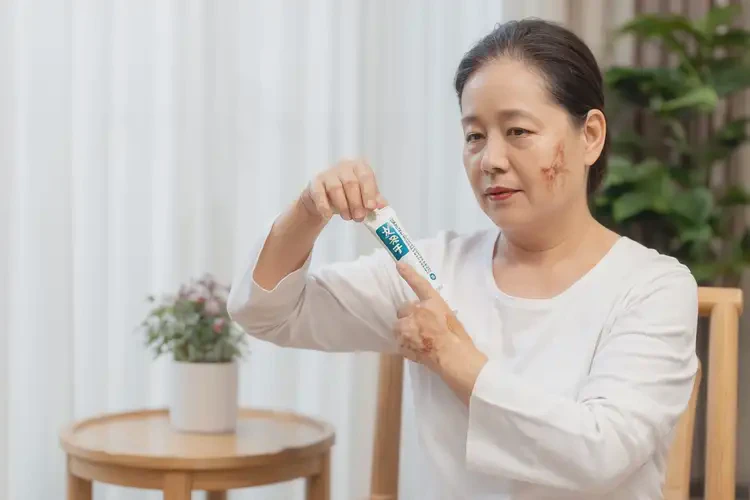 女性大腿长湿疹可以治好吗(图3)