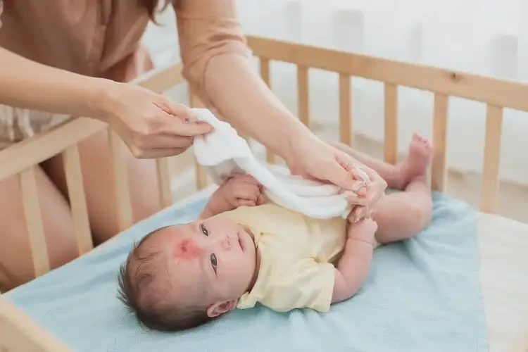 新生儿脖子上经常长湿疹不管它会自己自愈吗(图3)