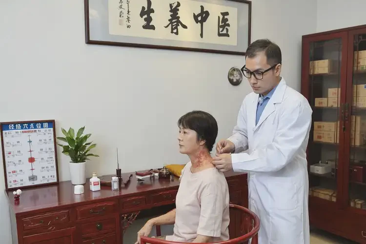 女性脖子上起湿疹可以治好吗(图1)