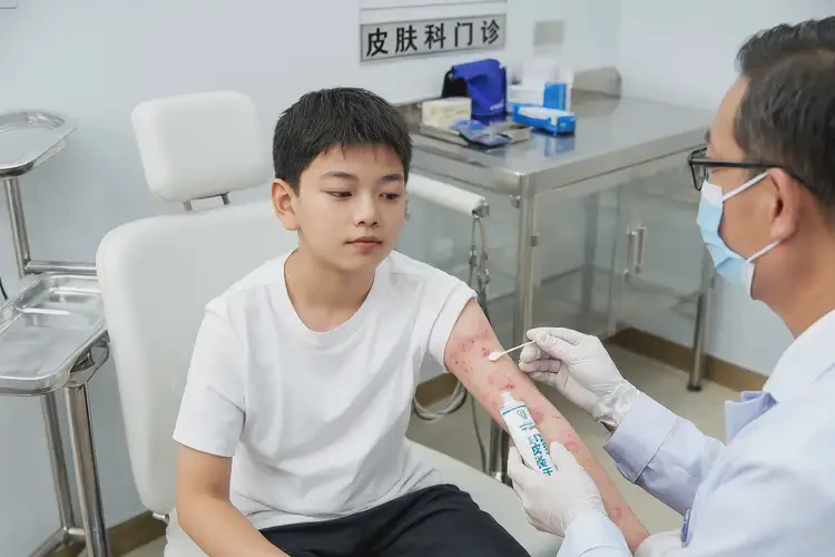青少年手臂上出现湿疹可以治好吗(图3)