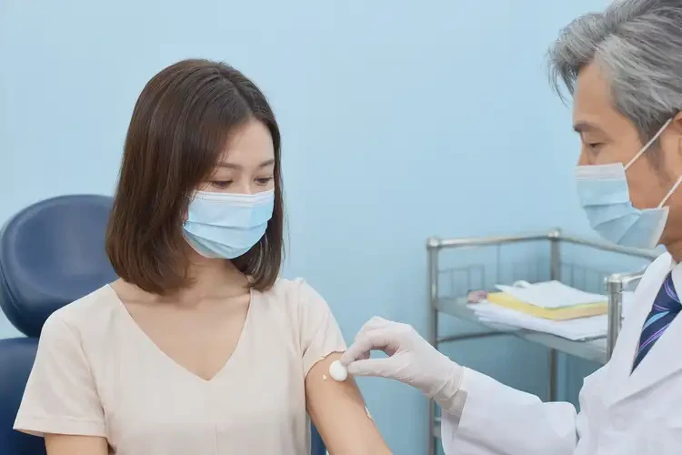 女性脸上经常起湿疹可以治好吗(图3)