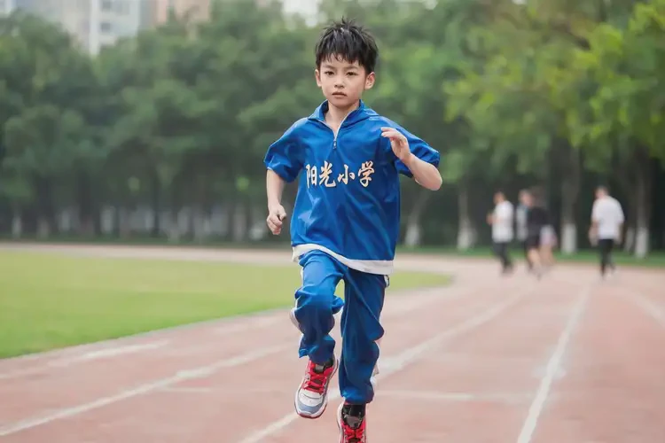 小学生脖子偶尔长湿疹可以治好吗(图1)