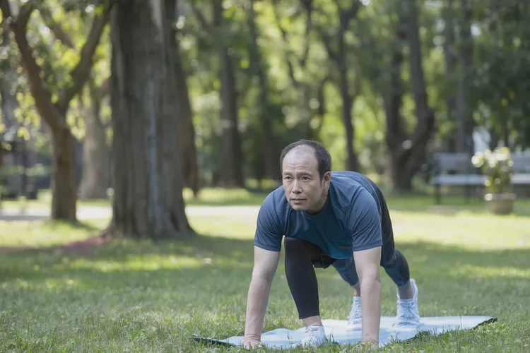 男人脸上偶尔长湿疹能治愈吗(图2)